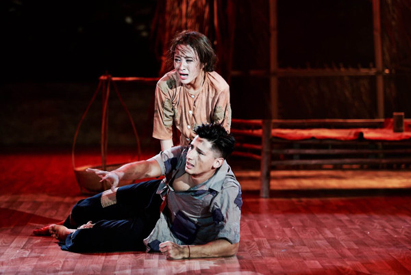 Trong xã hội hiện đại, "Chị Dậu" thường được dùng để chỉ những người hoặc gia đình có hoàn cảnh quá khó khăn, ví dụ: "nhìn như chị Dậu", “nghèo như chị Dâu”, đúng là “Chị Dậu”.