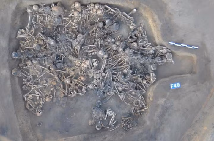 Do một căn bệnh truyền nhiễm đã giết chết dân làng Hamin Mangha nhanh hơn tốc độ chôn cất, vì vậy họ đã chất đống thi thể trong túp lều và thiêu. Ảnh: @Yonggang Zhu/ Khoa Khảo cổ học Đại học Cát Lâm.