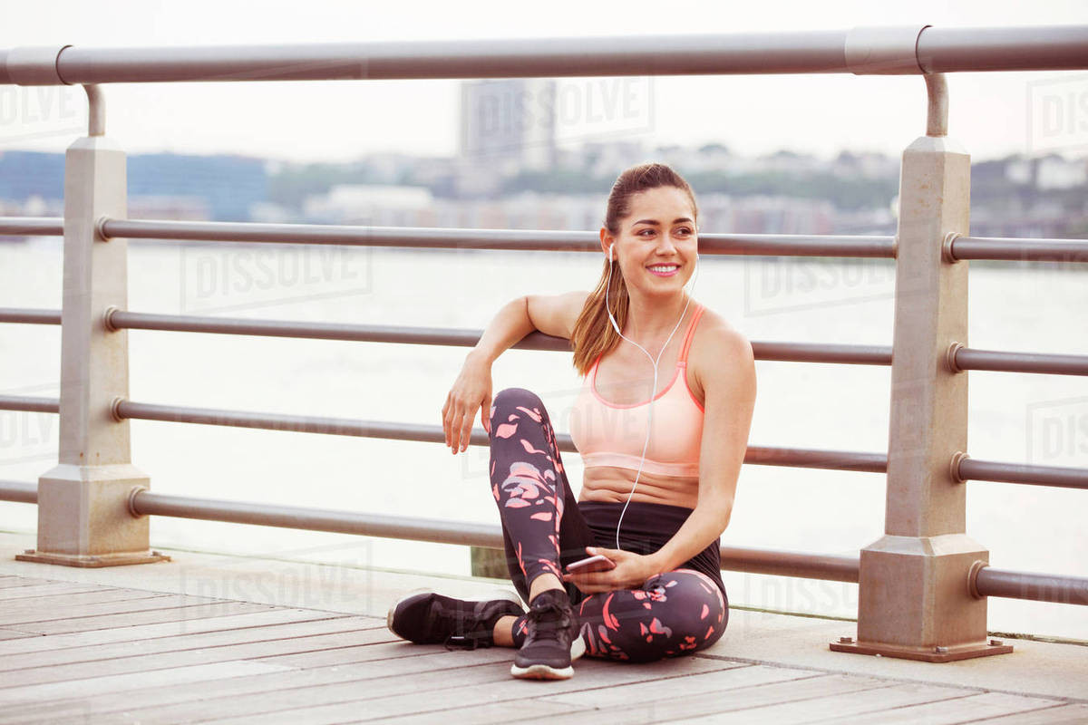 Tuổi Ngọ: Công việc: ngày suôn sẻ, mọi việc đều được giải quyết ổn thỏa. Tài vận: nên bỏ tiền ra đầu tư. Tình cảm: nên biết tiết chế, đừng để xảy ra thị phi về tình cảm do có kẻ thứ ba. Ảnh: disolve.com. 