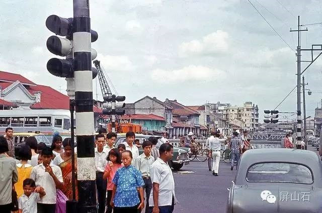 Quang cảnh đường phố đông đúc người qua lại. Ảnh: 360doc.com.