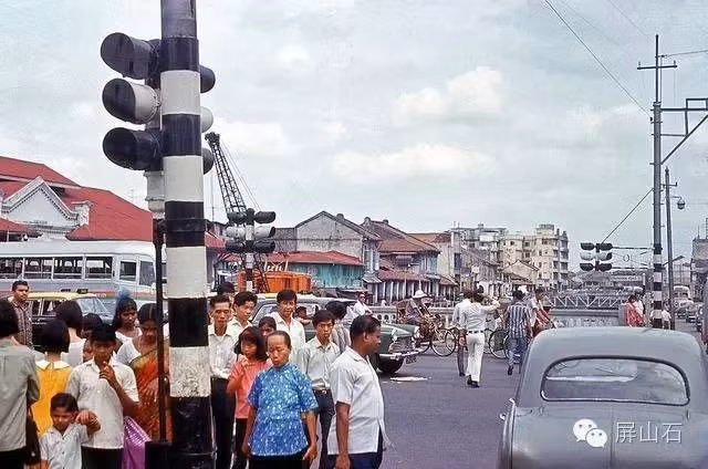 Quang cảnh đường phố đông đúc người qua lại. Ảnh: 360doc.com.