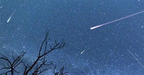 Mơ thấy sao băng cũng báo hiệu sự bất ổn trong chuyện tình cảm, có thể là sự xuất hiện của “người thứ ba” hoặc những mâu thuẫn lớn sắp xảy ra. Ảnh: congnghe.vn. 