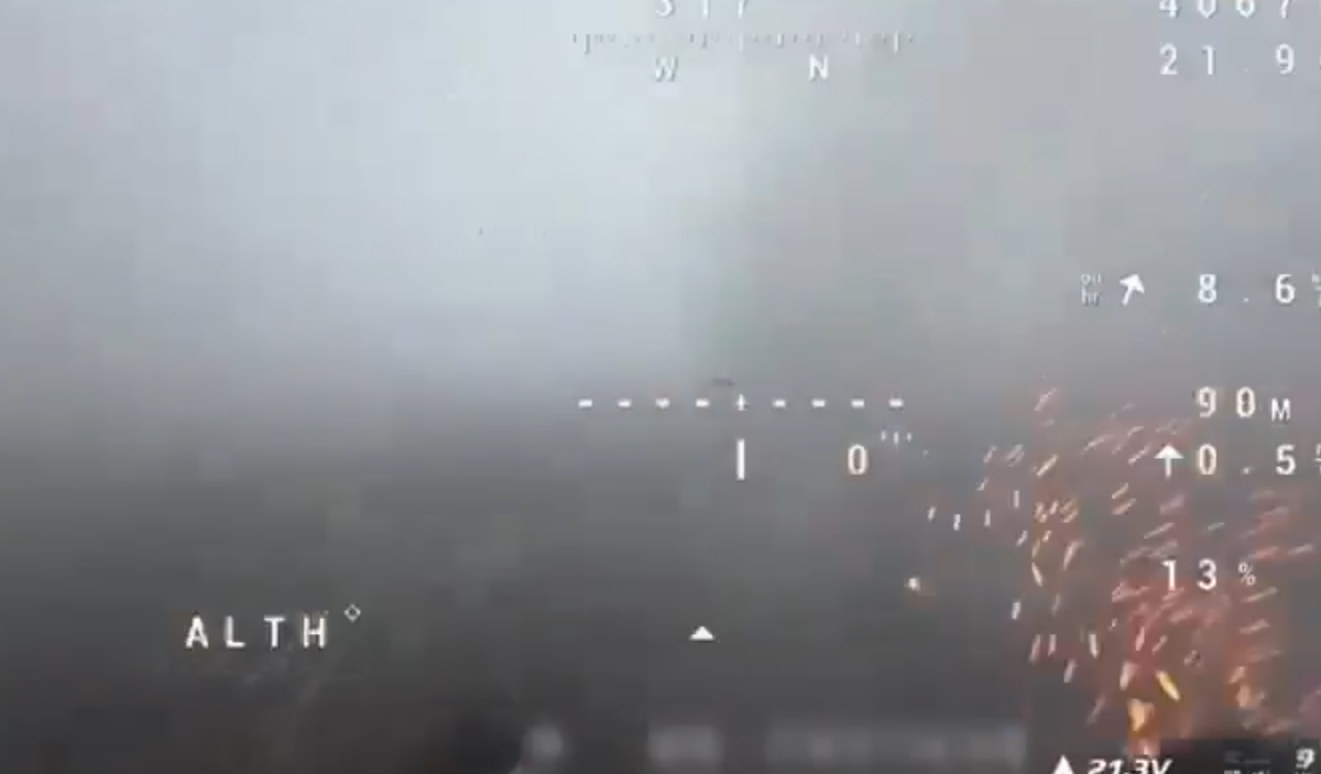 Militarnyi, một kênh truyền thông quốc phòng của Ukraine, cho rằng máy bay không người lái góc nhìn thứ nhất (FPV) có thể dùng súng săn TOZ-34M được cải tiến, có thiết kế hai nòng, dù tính xác thực của tuyên bố này vẫn chưa được xác minh bởi các nguồn chính thống. Ảnh: @Archer83Able.