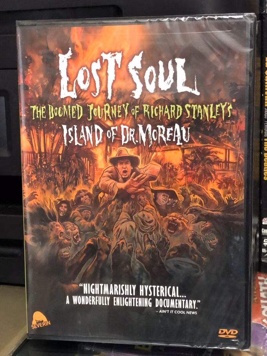 Theo chính đạo diễn Richard Stanley, ông đã phải "cầu cứu đến phù thủy" để đưa bộ phim yêu thích của mình lên màn ảnh. Trong bộ phim nói trên, ông kể về sự tuyệt vọng, chật vật khi phải mời được huyền thoại Marlon Brando vào phim của mình. Ảnh: @eBay.
