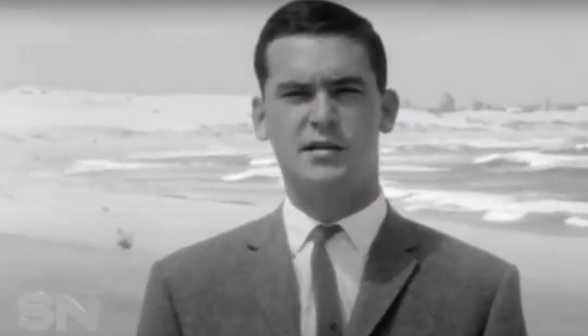 Giống như một người chị tốt, Marianne Schmidt, 15 tuổi, đã đưa các em của mình đi biển vào một ngày tháng 1 năm 1965. Cùng với người bạn thân nhất và cũng là hàng xóm của mình, Christine Sharrock, cả nhóm lên đường đến bãi biển Wanda của Sydney, Úc trong một buổi chiều. Ảnh: @Murder Mystery &amp; Mayhem.