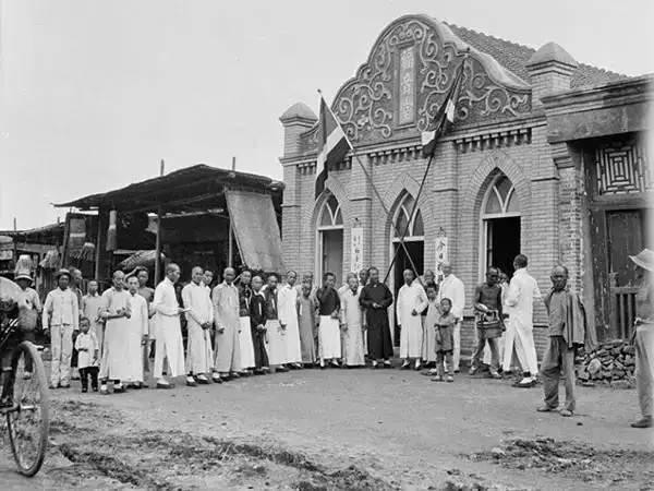 Một nhà thờ Kito giáo ở Quảng Đông. Nhà thờ thường có rất nhiều giáo sĩ truyền giáo nước ngoài, là nơi trú ẩn cho mọi người khi có chiến tranh loạn lạc. Ảnh: sina.com.cn.