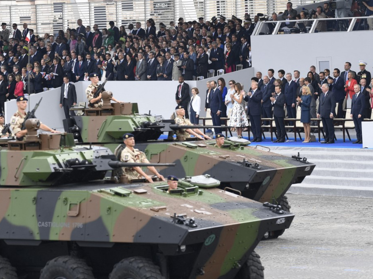 Chi phí sẽ bao gồm việc di chuyển các phương tiện quân sự, thiết bị, máy bay và quân đội từ khắp đất nước đến Washington, và nhu cầu cung cấp thức ăn và nơi cư trú cho hàng nghìn quân nhân.v.v.v….Ảnh: @AFP.