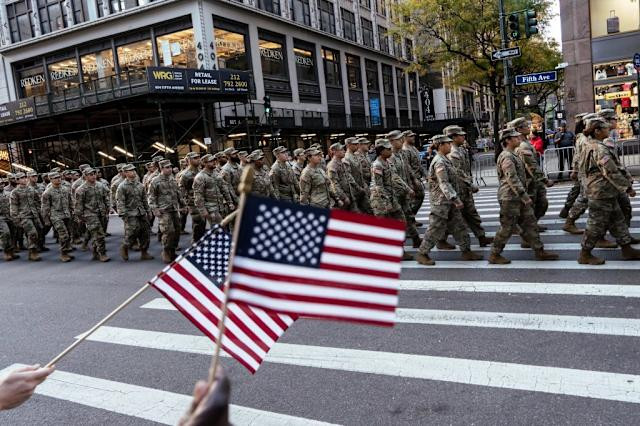 Mặc dù các slide tài liệu không ghi rõ bất kỳ ước tính chi phí cụ thể nào, nhưng có thể sẽ tiêu tốn hàng chục triệu đô la để tổ chức một cuộc diễu binh có quy mô lớn như vậy. Ảnh: @AOL.