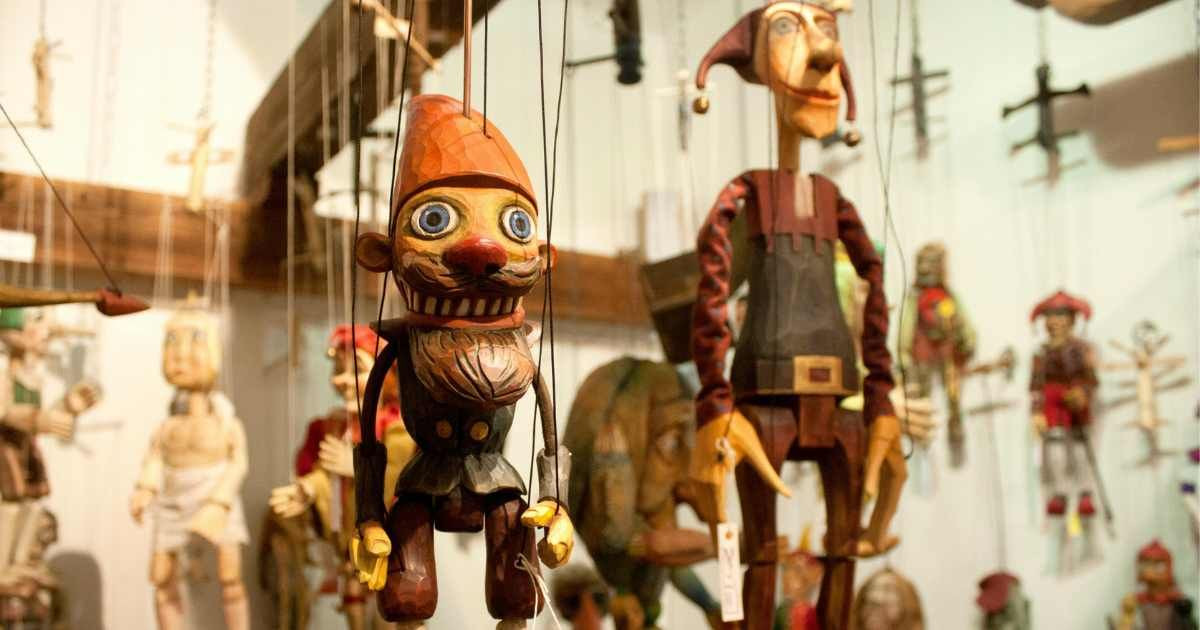 Điều quan trọng là ba con rối gốm lớn nhất có đầu chuyển động và miệng mở, giống như búp bê đồ chơi ngày nay. Do đó, điều này cũng củng cố lý thuyết rằng, chúng từng được sử dụng trong kể chuyện sân khấu, hay múa rối cổ xưa. Ảnh: @Knewz. 