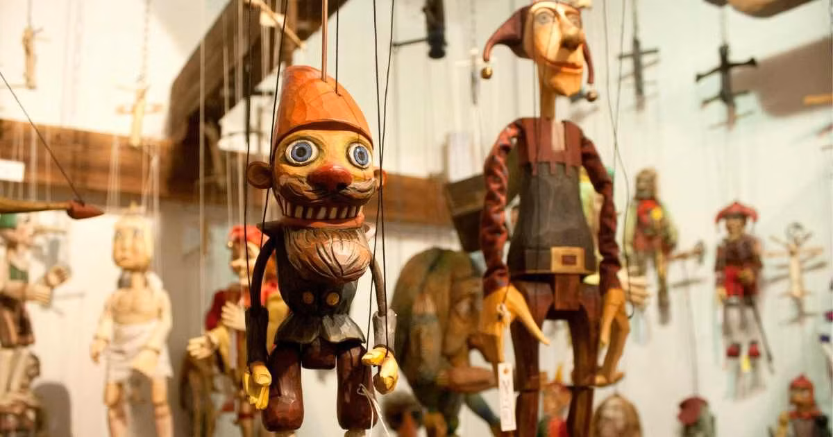 Điều quan trọng là ba con rối gốm lớn nhất có đầu chuyển động và miệng mở, giống như búp bê đồ chơi ngày nay. Do đó, điều này cũng củng cố lý thuyết rằng, chúng từng được sử dụng trong kể chuyện sân khấu, hay múa rối cổ xưa. Ảnh: @Knewz. 