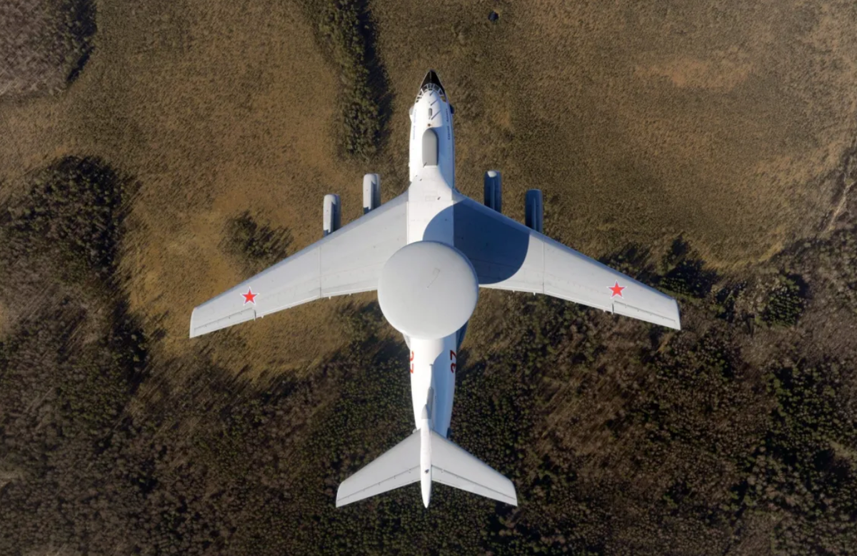 “Dữ liệu mà máy bay này thu thập cũng có thể được chia sẻ với các đơn vụ phòng không, giúp cung cấp thêm cảnh báo cho quân đội Triều Tiên. Quan trọng hơn, nó sẽ cung cấp một công cụ mới để giám sát không phận Triều Tiên hằng ngày”. Ảnh: @North Korean state media.