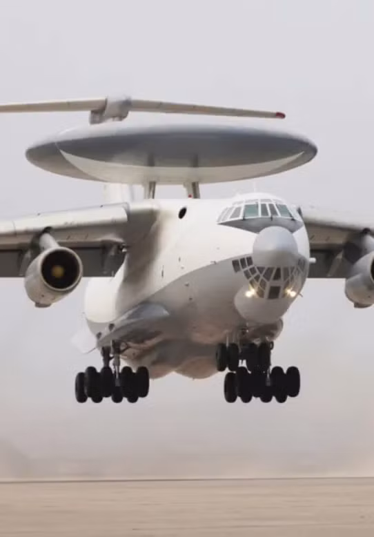 Không giống như A-50 và KJ-2000, thiết kế máy bay của Triều Tiên được trang bị ít hệ thống radar và quan sát hơn. Ảnh: @North Korean state media.