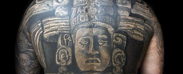 Trong khi đó, các tác phẩm điêu khắc và tác phẩm nghệ thuật cổ đại khác từ thời Maya cũng mô tả những cá nhân được bao phủ bởi các thiết kế hình học xăm trên da. Ảnh: @Next Luxury.