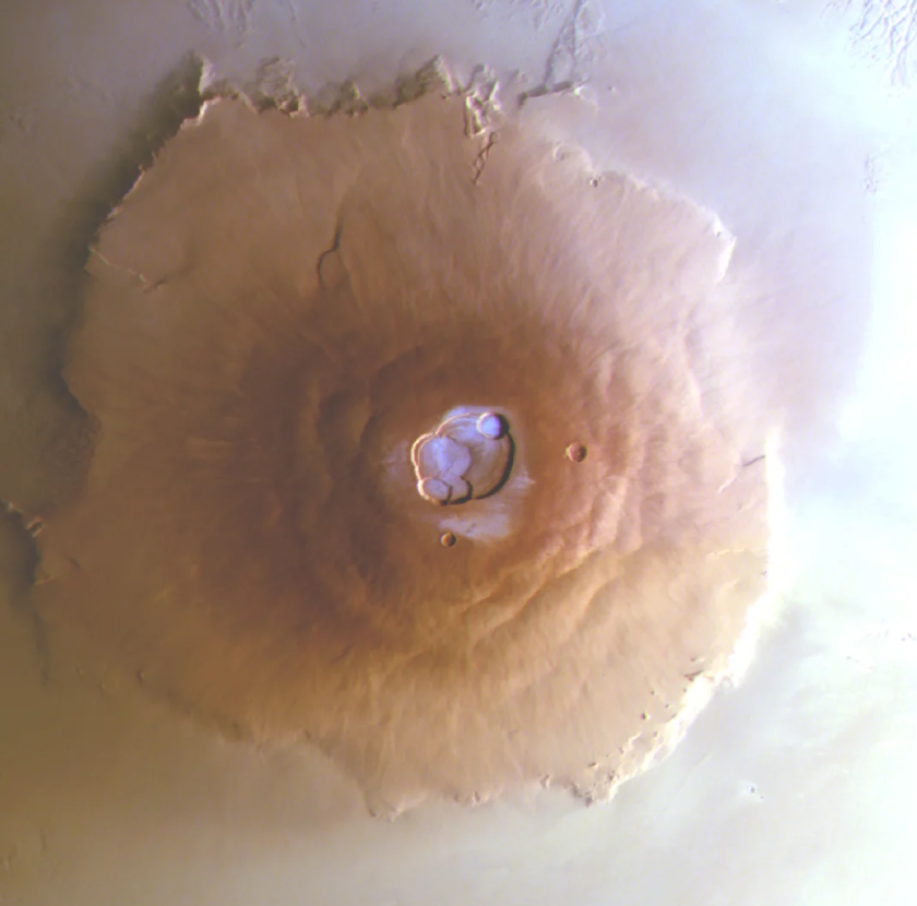 Olympus Mons là một núi lửa hình khiên được hình thành từ một loạt dòng dung nham hoạt động cách đây hàng tỷ năm trước. Ảnh: @ESA/DLR/FU Berlin.