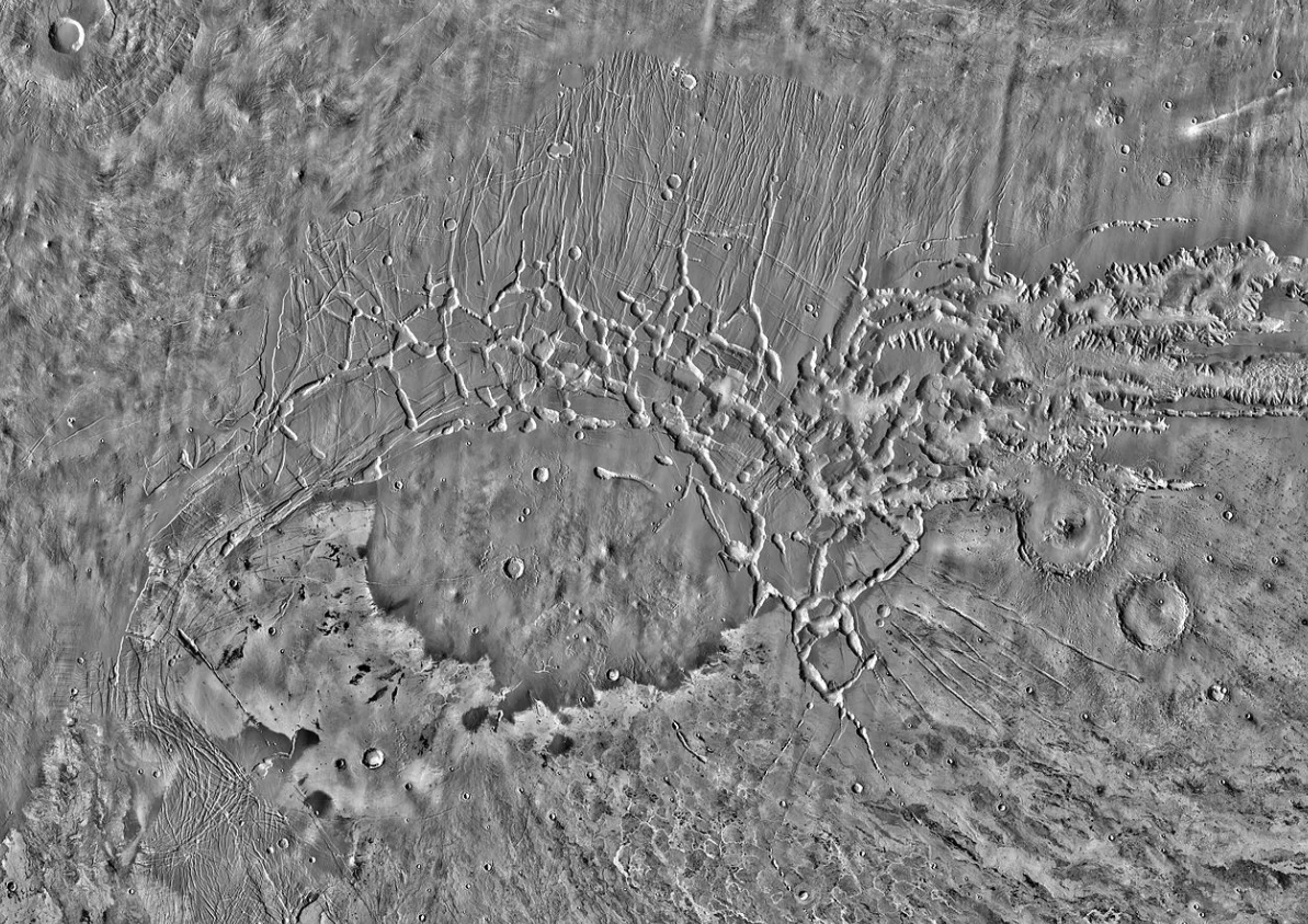 Các thung lũng của Noctis Labyrinthus có độ sâu lên tới 5 km và để lộ ra đá sao Hỏa cổ đại. Ảnh: @NASA/JPL.