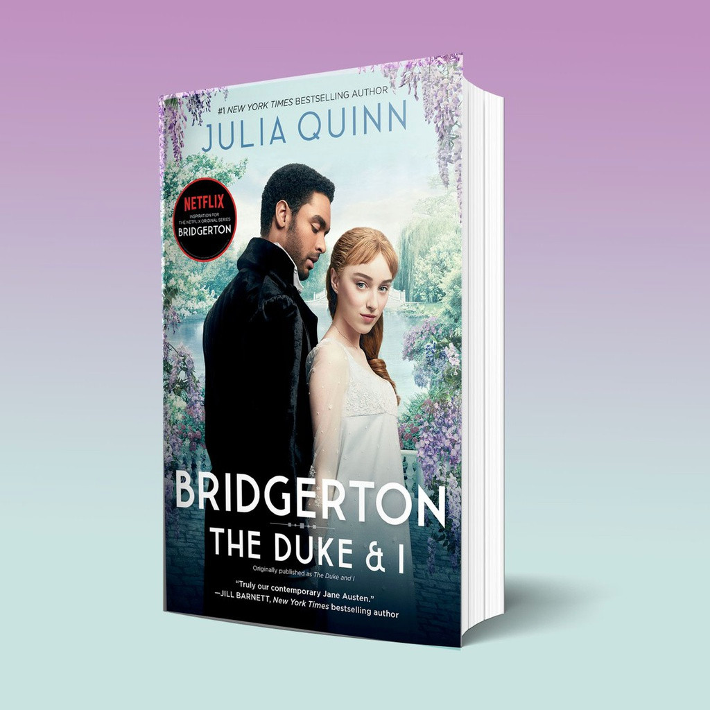 Mùa một của bộ phim Bridgerton dựa trên cuốn tiểu thuyết The Duke and I, kể hành trình khó khăn của Daphne để kết hôn với công tước. Với tác phẩm này, độc giả một lần nữa được trải qua mối tình lãng mạn và nóng bỏng của Daphne và Simon trong từng câu chữ của Julia Quinn. Ảnh: Harper Collins.