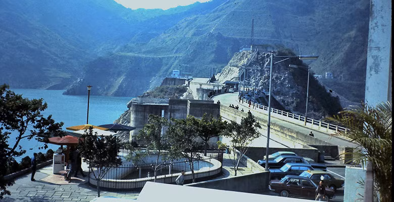 Hồ Thạch Môn Thủy Khố ở Đào Viên. Đây là hồ nhân tạo nhằm phục vụ cho mục đích thủy điện. Ảnh: sohu.com.