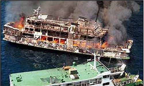 Sau một vụ hỏa hoạn vào tháng 6 năm 1979, con tàu đã được tân trang, nâng cấp lại và đổi tên thành Doña Paz. Vào ngày 20/12/1987, con tàu đã va chạm với tàu chở dầu Vector khi đang di chuyển từ Đảo Leyte đến Manila, thủ đô của Philippines. Ảnh: @Flickr. 