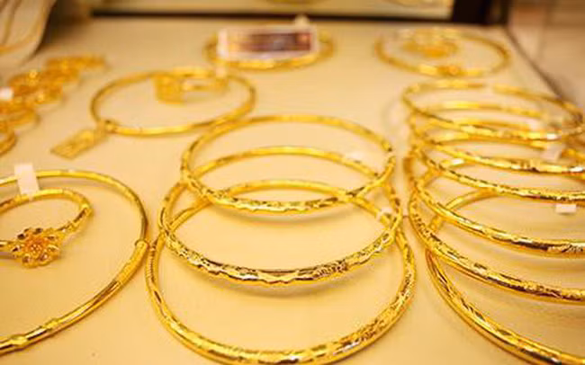 Tuổi Sửu: Trong 12 con giáp, người tuổi Sửu vẫn là con giáp “thật thà, chăm chỉ” nhất và luôn biết nghĩ và tận tâm giúp đỡ những người bên cạnh mà không cần báo đáp do đó xây dựng được không ít những mối lương duyên, quan hệ tốt đẹp. Ảnh: cafef.vn. 