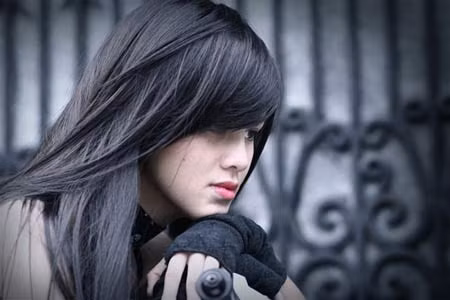 Tuổi Mùi: Người tuổi Mùi rất coi trọng tình cảm, nhưng tính cách của con giáp này lại vô cùng nhạy cảm, yếu đuối. Khi đã yêu thì người tuổi Mùi lúc nào cũng muốn ở bên người mình yêu, lúc nào cũng muốn người mình yêu chỉ ở trong tầm quan sát của mình. Ảnh: news.zing.vn. 