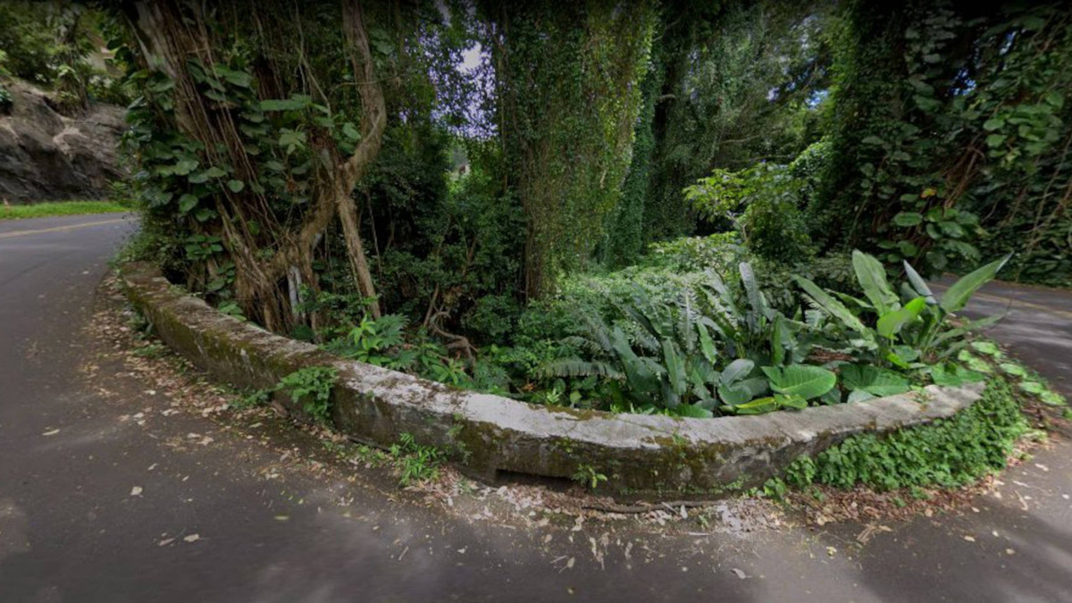 Morgan Corner là một nơi ẩn chứa sự bí ẩn và sợ hãi. Chính tại đây, vào năm 1948, cộng đồng yên bình này đã bị rung chuyển bởi một vụ giết người tàn bạo. Nạn nhân là bà Therese Wilder, một góa phụ 68 tuổi, người đã bị tấn công dã man tại nhà riêng của mình bởi hai tù nhân trốn thoát. Ảnh: @Mysteries of Hawaii.