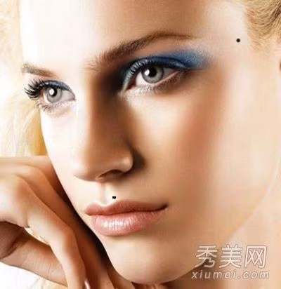 Phụ nữ có nốt ruồi ở mép dưới nhân trung là người không an phận thủ thường, thường không phải là người vợ đảm mẹ hiền. Ảnh: xiumei.com.