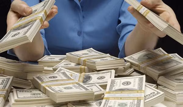  Tuổi Ngọ: Người tuổi Ngọ là người thành công nhiều và thất bại cũng không ít. Tài vận của họ cũng vâỵ, rất không ổn định, có những lúc họ có thể kiếm được rất nhiều tiền, nhưng lại có lúc lại mất sạch. Ảnh: tamsugiadinh.vn. 