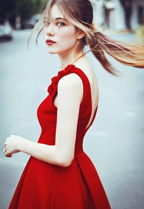 Song Tử (21/5 - 21/6) : Sôi nổi, năng động, hoạt ngôn là những đặc điểm nổi trội của cô nàng Song Tử. Đó chính là lý do mà màu đỏ chính là màu sắc phù hợp nhất với cung hoàng đạo này trong ngày Quốc tế phụ nữ. Ảnh: phunuonline.vn. 