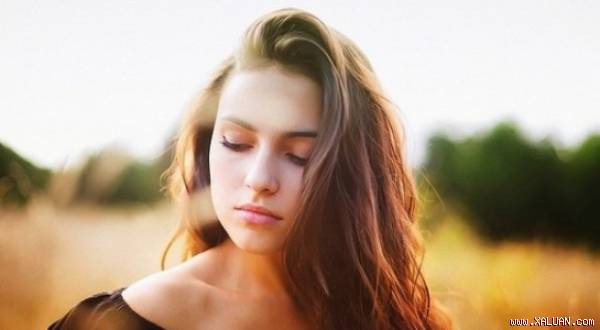 Tuổi Ngọ: Phụ nữ tuổi Ngọ là những cô nàng thích trải nghiệm, khám phá du lịch nên những chiếc điện thoại thông mình là quà tặng phù hợp nhất cho con giáp này ngày 8/3. Bởi đó là phương tiện liên lạc cho họ với mọi người trong những chuyến đi khám phá của mình. Ảnh: xaluan.com.