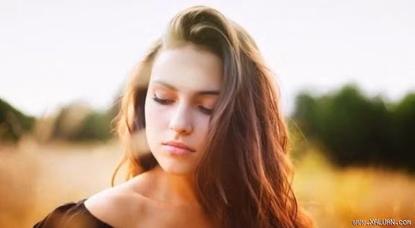 Tuổi Ngọ: Phụ nữ tuổi Ngọ là những cô nàng thích trải nghiệm, khám phá du lịch nên những chiếc điện thoại thông mình là quà tặng phù hợp nhất cho con giáp này ngày 8/3. Bởi đó là phương tiện liên lạc cho họ với mọi người trong những chuyến đi khám phá của mình. Ảnh: xaluan.com.