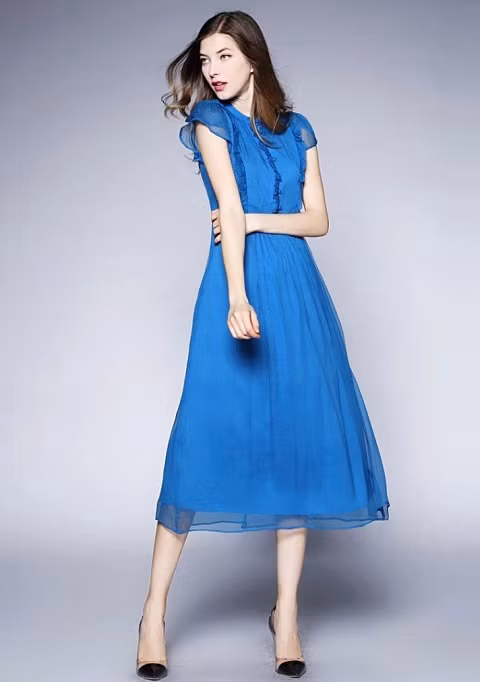 Cự Giải (22/6 - 22/7): Với vẻ bề ngoài cứng rắn nhưng bên trong lại rất yếu mềm, cô nàng Cự Giải nên chọn cho mình bộ trang phục xanh dương may mắn trong ngày quốc tế phụ nữ. Ảnh: thethaovanhoa.vn. 