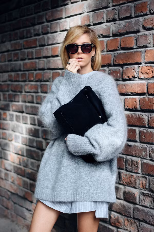 Bảo Bình (20/1 - 18/2): Màu xám sẽ là màu sắc đặc biệt phù hợp cho cung Bảo Bình. Một bộ váy màu xám sẽ làm tôn lên vẻ bí ấn đầy quyến rũ của cung hoàng đạo này. Ảnh: afamily.vn. 