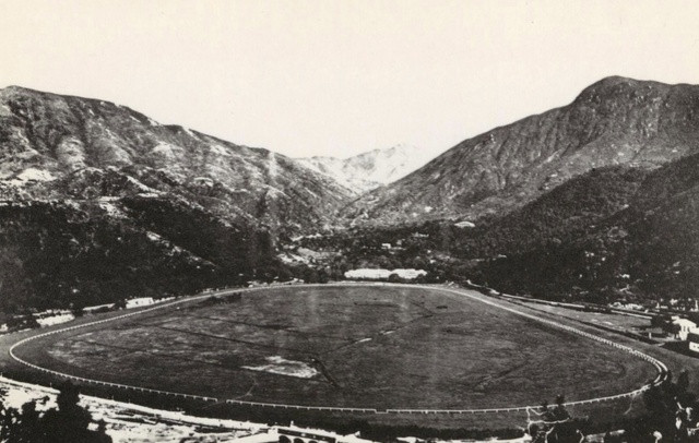 Trường đua ngựa ở Hồng Kông năm 1865. Ảnh: sina.com.cn.