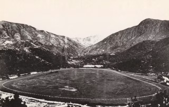 Trường đua ngựa ở Hồng Kông năm 1865. Ảnh: sina.com.cn.