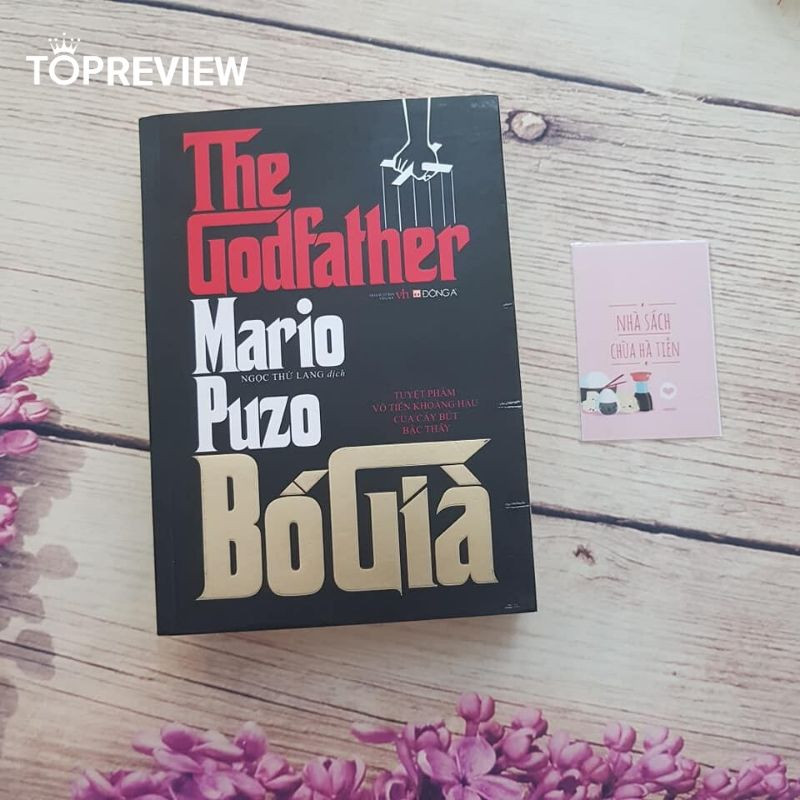 Ngoài ra, sức hấp dẫn của Bố già còn đến từ thông điệp muốn truyền tải của tác phẩm. Bố Già không đơn thuần chỉ là tác phẩm kể về thế giới mafia. Trên hết Bố Già là cuốn sách về cuộc đời, về gia đình, về tình yêu, tình bạn, về lòng trung thành, về khát vọng công lý.
