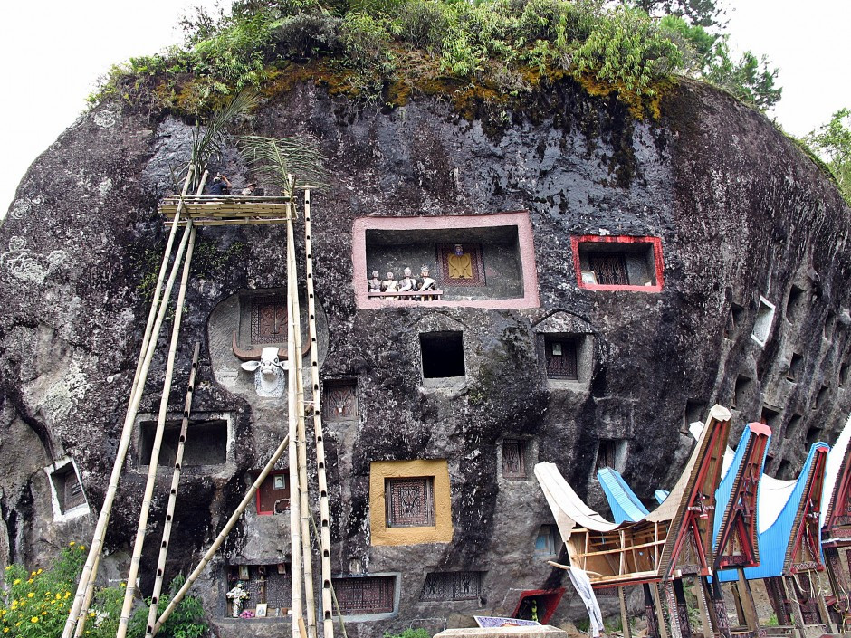 Nhiều chiếc trong số chúng đã vượt qua được thử thách của thời gian, và vẫn có thể được nhìn thấy ở những ngọn núi xa xôi của Indonesia ngày nay. Ảnh: @Matador Network. 