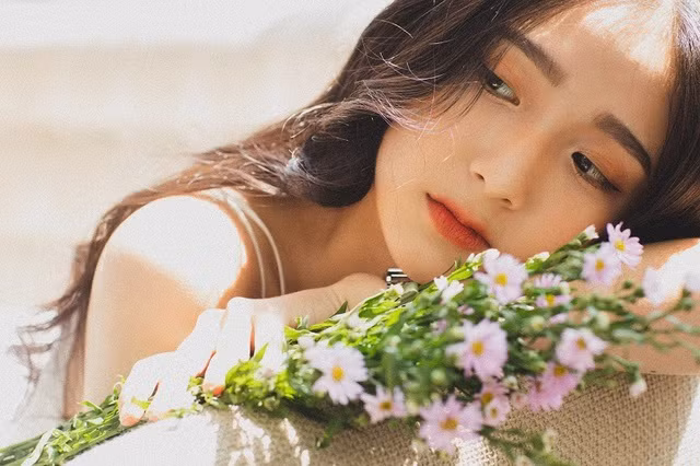 Phụ nữ sinh vào tháng 9 âm lịch: Phụ nữ sinh vào tháng này là người thích sự tự do và cũng không ngừng mở rộng kiến thức của mình.