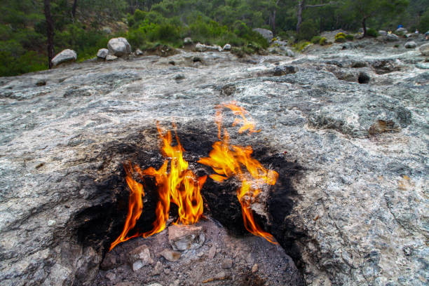 Người ta nói rằng, các đám cháy ở đây đã cháy trong hơn hai thiên niên kỷ rưỡi. Theo du khách, nơi này trông giống như địa ngục Trái đất nếu nhìn vào ban đêm. Ảnh: @istock.