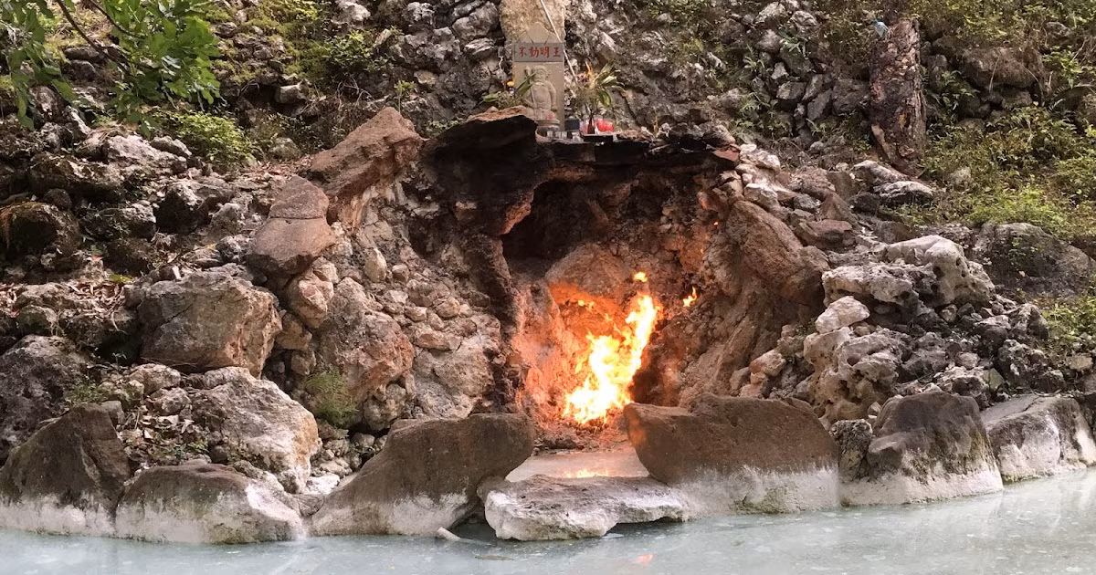 Theo trang web Du lịch Đài Loan, địa điểm này được cho là nơi hai con rồng, một con rồng lửa và một con rồng nước, đã chiến đấu khốc liệt cùng nhau. Ảnh: @Baihe Lotus Festival.