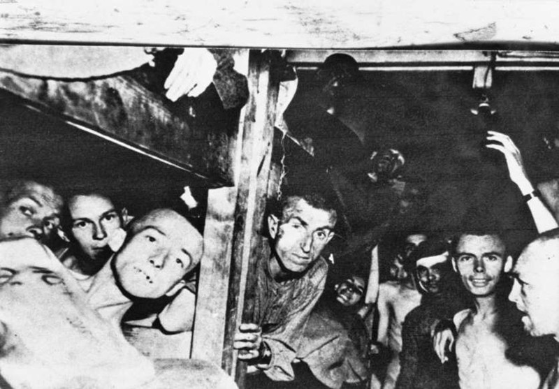 Các tù nhân trong trại tập trung Mauthausen.