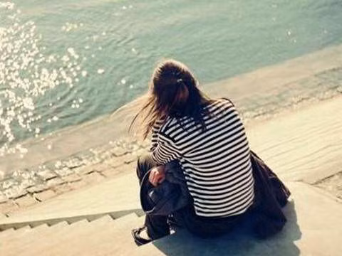 Đặc biệt trong tháng 5 này, vận đào hoa xấu liên tiếp đến với người tuổi Hợi. Vốn là người không thích cường điệu hóa mọi việc, người tuổi Hợi thường hay nhẫn nhịn, bỏ qua những chuyện mà họ cho là không cần thiết phải làm to chuyện. Chính vì thế, thị phi và phiền phức về tình cảm luôn vây quanh họ trong thời gian này. Ảnh:gxbyw.com. (Bài viết chỉ mang tính tham khảo, cung cấp nội dung trắc nghiệm vui cho bạn đọc).