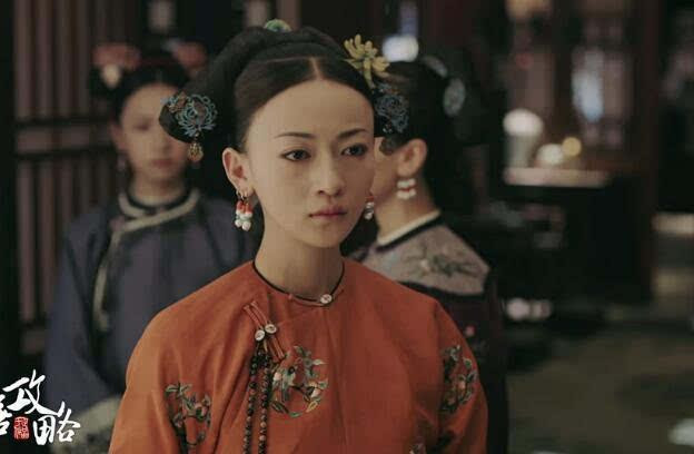 Tháng 3 năm Càn Long thứ 13, Hiếu Hiền Hoàng hậu qua đời. Sau đó, Ngụy Thị được phong thành Lệnh Phi, bắt đầu bước vào tầng lớp phi tần trên trong hậu cung. Ba năm sau đó, Càn Long lần đầu tiên cho Lệnh Phi được nhập kỳ, gia tộc Ngụy thi cũng chuyển từ Nội vụ phủ chính hoàng ký bao y quản lĩnh sang Nội vụ phủ chính hoàng kỳ bao y tá lĩnh. Ảnh: Hình tượng Lệnh phi được xây dựng trên phim ảnh, nguồn: baidu.com. 