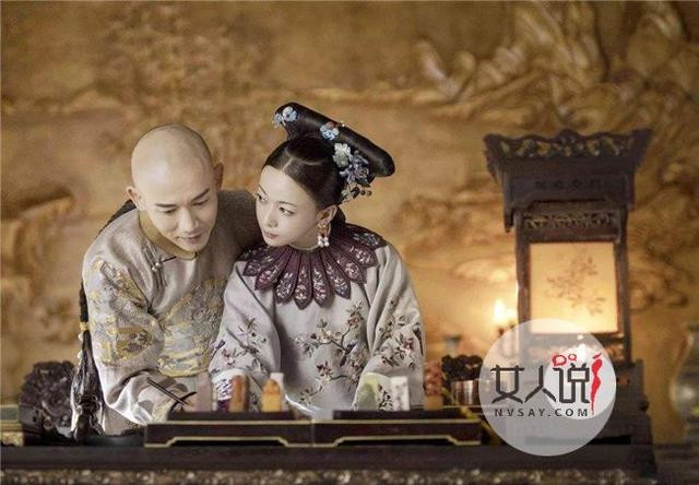 Dù nhà họ Ngụy đã từng phạm tội, nhưng vẫn có người làm quan trong Nội vụ phủ. Cha của Lệnh phi Ngụy Thị cũng là một quản lĩnh trong Nội vụ phủ. Ảnh: Nhân vật Càn Long Đế và Lệnh phi được xây dựng trên phim ảnh, nguồn: baidu.com. 