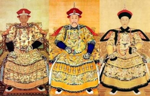 Năm đó Khang Hi 68 tuổi, đó cũng là mùa xuân cuối cùng của Khang Hi Đế. Đến thăm Viên Minh Viên, thấy “trăm hoa đua nở”, Khang Hi Đế rất vui. Lúc này, Dận Chân mới tâu với phụ vương: “Hai cháu trai của ngài vẫn chưa được thấy Thánh Nhan”. Khang Hi nghe vậy, liền cho gọi hai hoàng tôn đến. Khang Hi Đế khi vừa nhìn thấy Hoằng Lịch đã vô cùng yêu thích. Ảnh: baidu.com. 