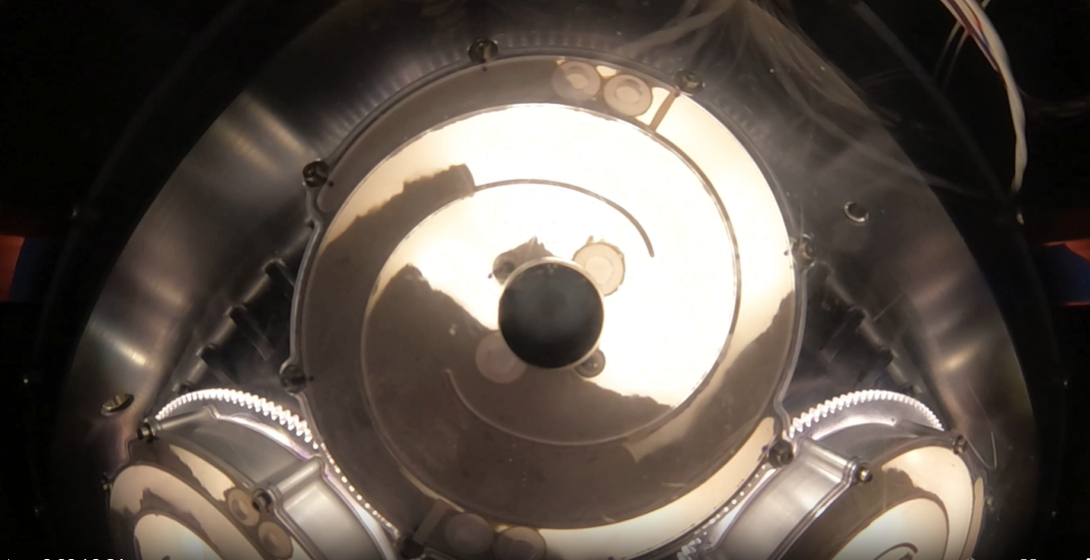 Robot khai thác này sẽ được trang bị công nghệ hiện đại để cải thiện hiệu suất, nó bao gồm Hệ thống giảm thiểu bụi, camera tân tiến để điều hướng tầm nhìn rõ ràng. Ảnh: @NASAKennedy.