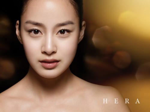 Tai to ép sát vào mặt: Người mang nét tướng này có đôi tai rất to, nếu nhìn chính diện,dường như sẽ không thấy tai của họ. Người xưa có câu “đối mặt không thấy tai ắt có số mệnh tốt” ý chỉ tai ép sát vào mặt. Người mang nét tướng này là người suy nghĩ rất cẩn trọng, hành động quyết đoán, và thường là người đứng đầu trong mọi lĩnh vực. Ảnh: healthplus.vn. 