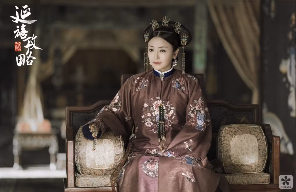 Sau khi gả cho Hoằng Lịch, Phú Sát Thị sinh được một con gái, không bao lâu sau lại sinh được một người con trai. Gả cho Hoằng Lịch chưa đến 3 năm mà đã sinh được ba người con, có thể nói khả năng sinh sản của Phú Sát Thị rất tốt. Nhưng trớ trêu là Hoảng trưởng nữ và Hoàng thứ tử sinh ra chưa được bao lâu thì đã qua đời. Ảnh: Hình tượng Hiếu Hiền Thuần Hoàng Hậu được xây dựng trên phim, nguồn: mina.com.cn.