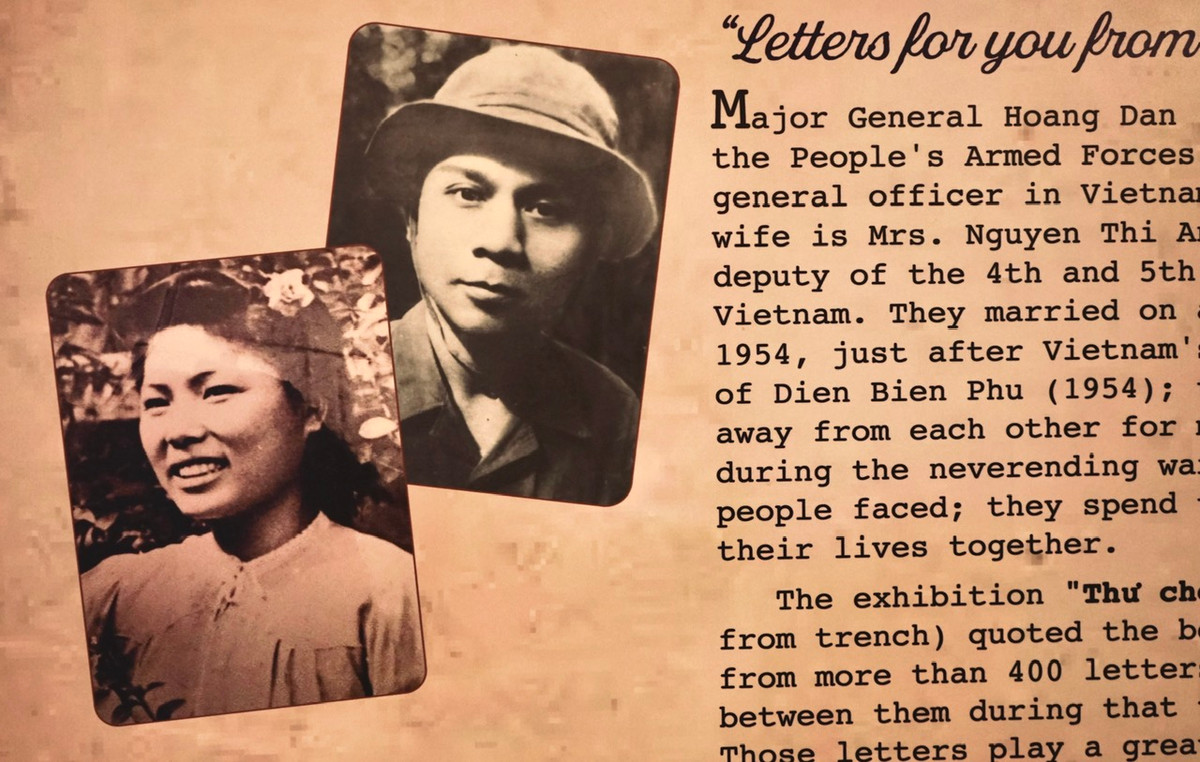 Triển lãm “ Thư cho em” tại Bảo tàng Phụ nữ Việt Nam trích lại những đoạn tiêu biểu từ 400 bức thư hai vợ chồng gửi cho nhau trong suốt những năm tháng ấy.