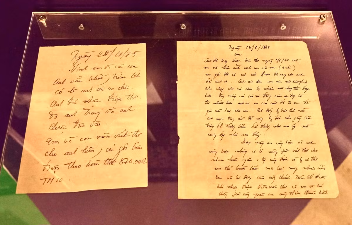 Em Xa em cho đến nay là đúng một tháng, các anh đã hoàn thành hai chiến dịch, chiến dịch giải phóng Thừa Thiên Huế và chiến dịch giải phóng Quảng nam Đà Nẵng. Riêng đơn vị anh bắt được khoảng ba vạn tù binh, (…) Phải cố gắng kết thúc chiến tranh sớm để khỏi phải phiền đến con chúng ta, để cho chúng được hòa bình học tập xây dựng đất nước. Anh vẫn khỏe. Hẹn ngày gặp em trong chiến thắng. Anh Đan”. Trích thư ngày 1/4/1975.