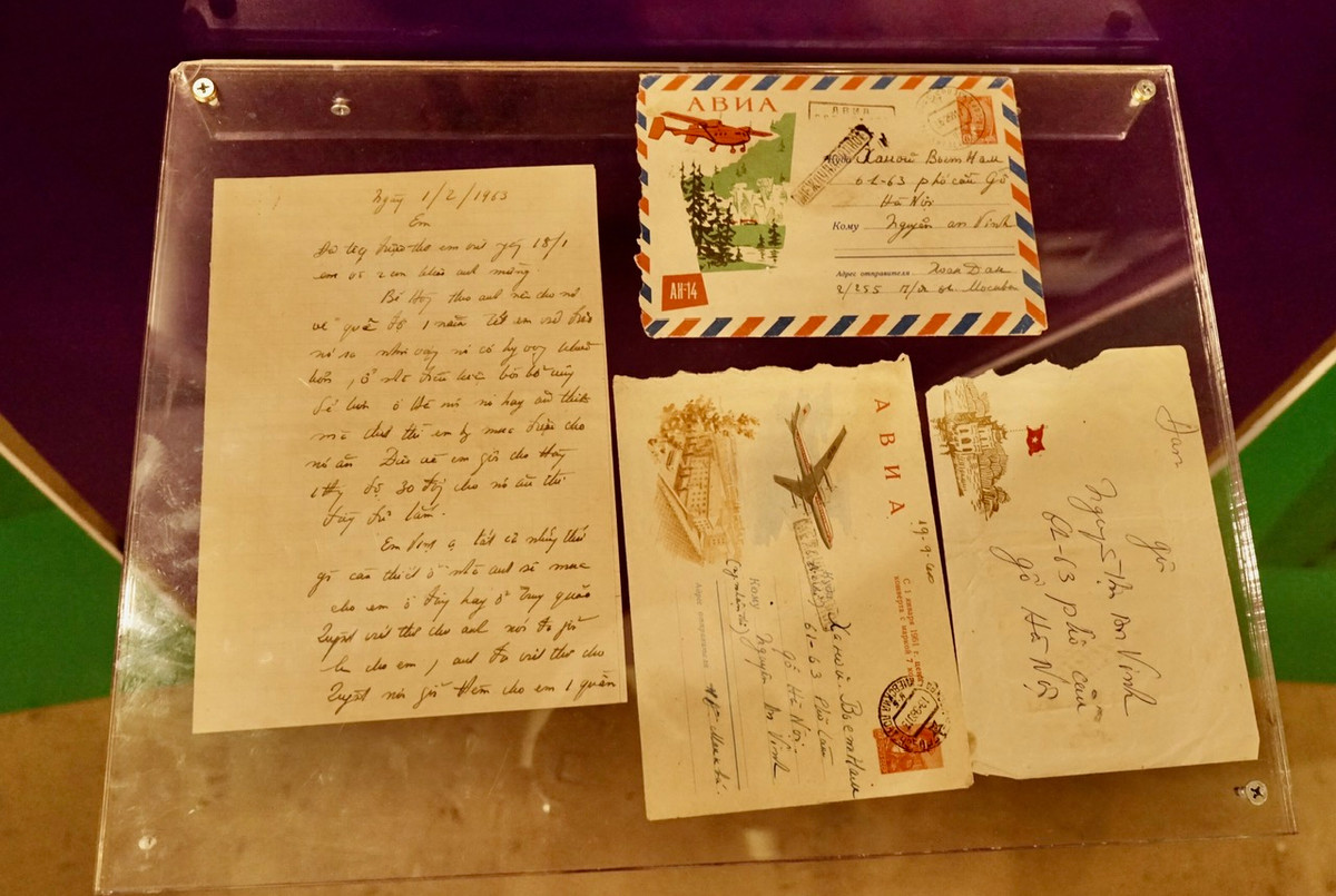 Những bức thư được triển lãm hôm nay là một phần trong cuốn sách “Thư cho em” do Hoàng Nam Tiến - con trai út của hai người kể lại.